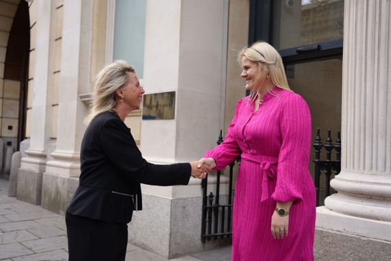 A female member of court staff shakes Minister Davies-Jones hand outside Bristol Crown Court.