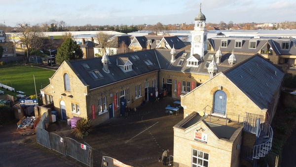 Redlees exterior