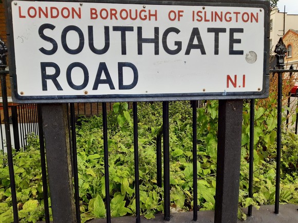 Southgate Road sign