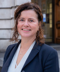 Councillor Claire Holland on the steps of Lambeth Town Hall