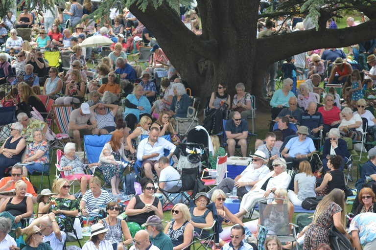 Langtons crowds at concert 2019