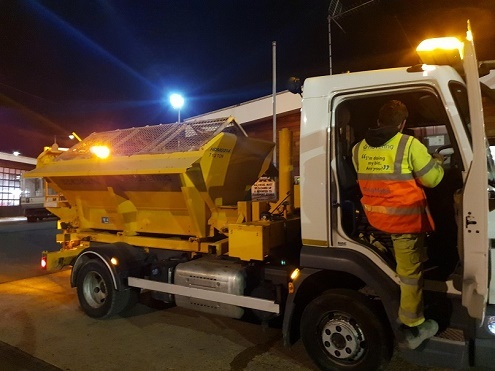 Gritting lorry and crew dec 2020 495px