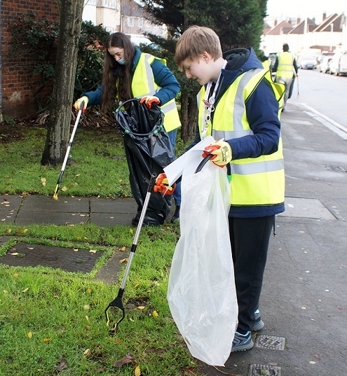 Litter pick by Havering College students Dec 2020 495px