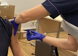 Lee Munn receiving vaccination