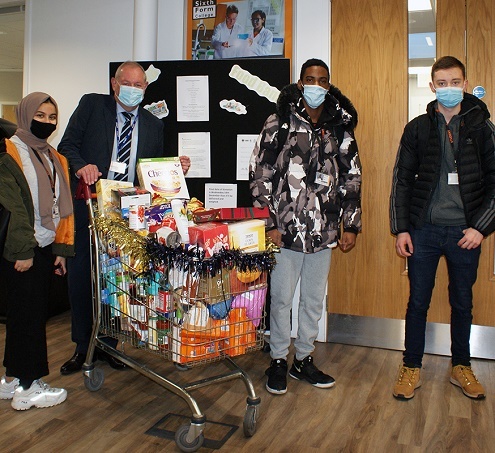 Food donations by Havering colleges