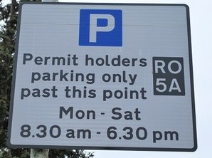 Parking permit street sign 495px