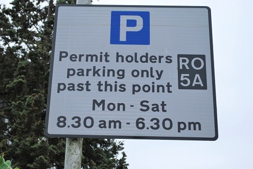 Parking permit street sign 495px