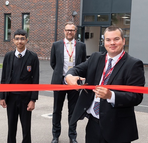 Cllr Benham cuts ribbon at Marshalls Park Academy Jun 2021