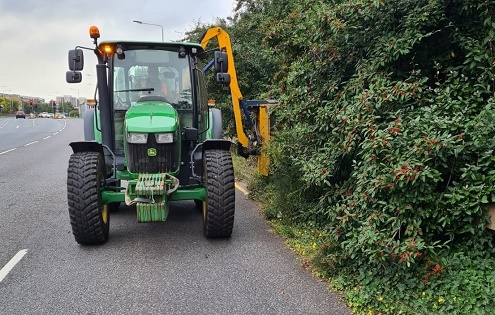 Cutting bushes at Roneo Corner Oct 2021