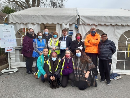 Leader thanking vax volunteers at Victoria Centre 23 Jan 2022