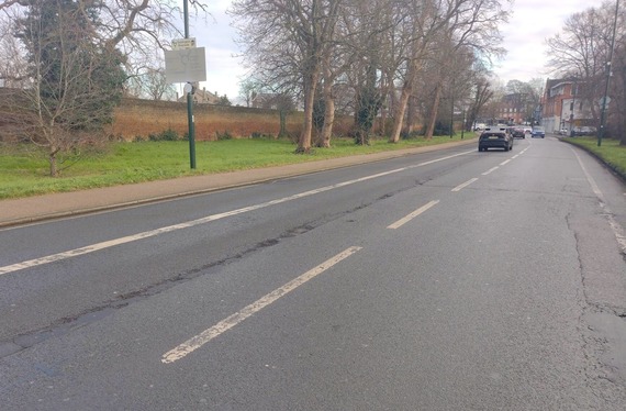 Hampton Court Road resurfacing
