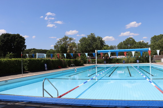 Pool on the Park outdoor pool