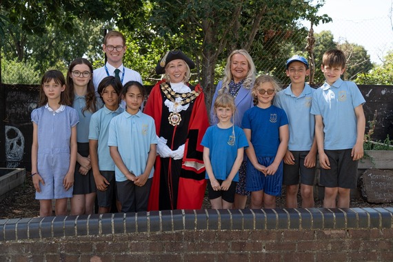 The Mayor and Cllr Cambridge with pupils from East Sheen Primary