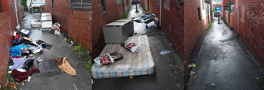 Ginnel between Cowper Road and Copwer Crescent cleared