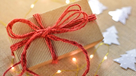 Wrapped parcel and paper stars