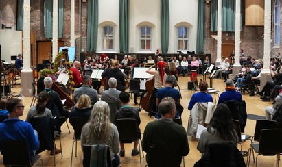 People watching Halle concert