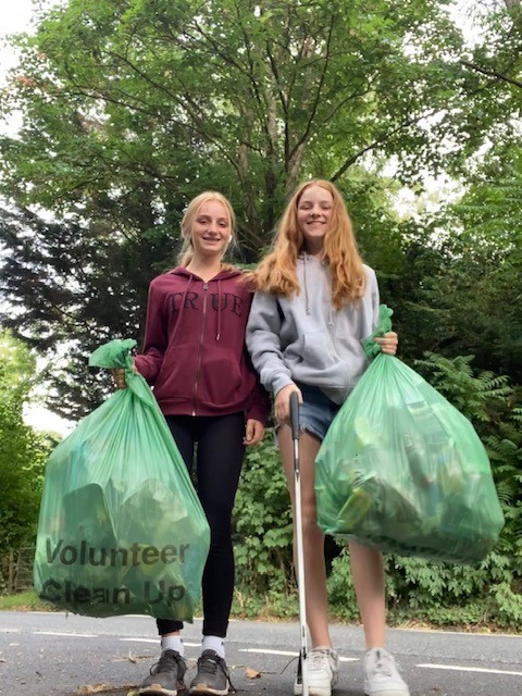 Invicta Students completing their Duke of Edinburgh Award by volunteer litterpicking