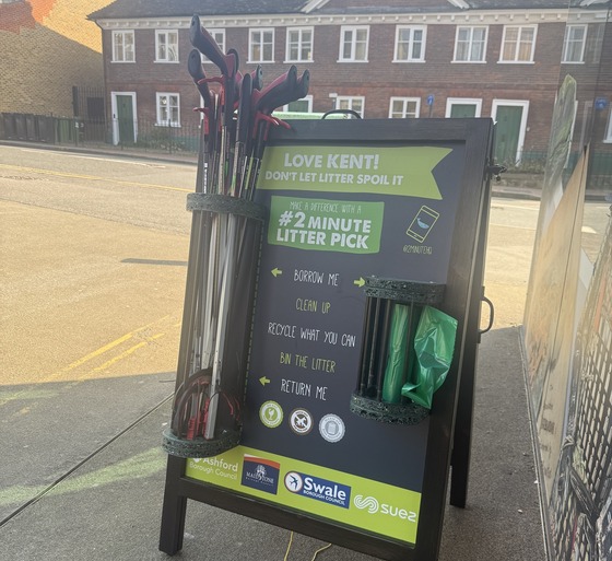 2 minute clean-up board outside Maidstone Museum with litter picking equipment