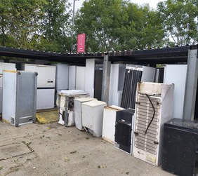 Fridge storage bay