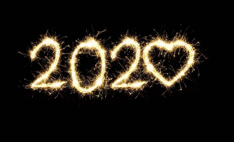 2020 written in sparklers