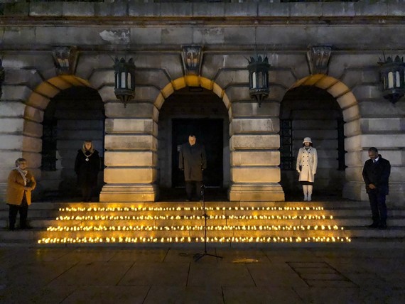 Nottingam candlelit memorial to 500 covid deaths