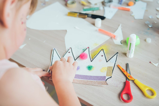 crown making paper activity