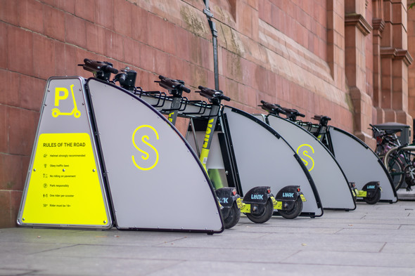 E-scooter docking station