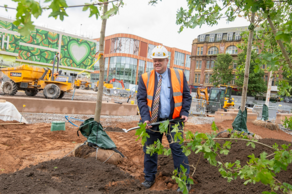 Green Heart Cllr Mellen planting tree