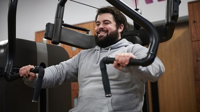 picture of a man in the gym 