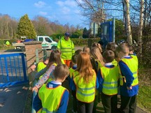 Flintshire Street scene Officer speaks to pupils from Ysgol Sychdyn by their school gate
