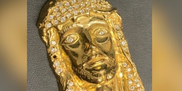 yellow gold studded with diamonds and with a fixed loop at the top