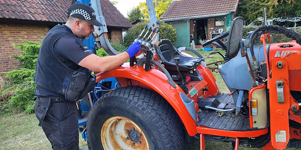 Police officer marks tractor with SelectaDNA kit