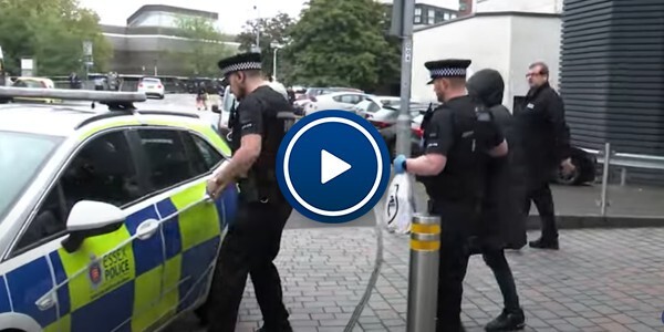 Officers making an arrest of a person for shoplifting offences