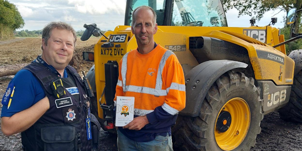 PCSO Mike O'Donnell Smith handing a kit to a member of public