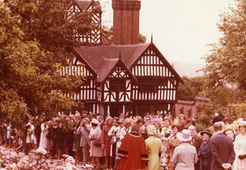 Queen at Oak House