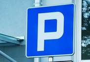 Parking sign courtesy of Królestwo Nauki from pexels.com