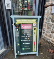 A two minute litter picking board outside a shop