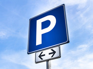 Free parking signal, for both street sides, with the empty sky in the background.