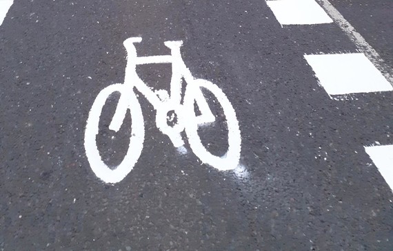 cycle lane icon on a road