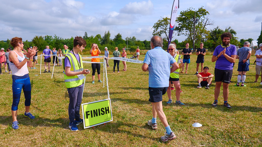 Images of runners at Graves Park parkrun