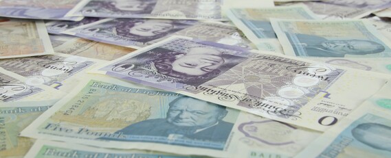 five and ten pound notes overlapping
