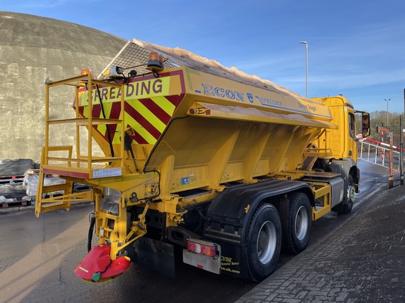 Gritter leaving the depot
