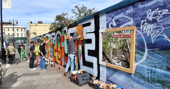 The Lick of Paint festival comes alive on Castlegate, as artists work and visitors stop to admire