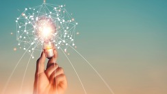 hand holding a lightbulb