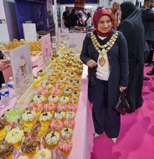The Mayor visiting a cupcake stand at the Halal Food Festival