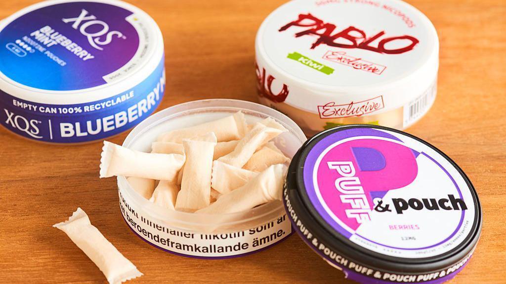 Nicotine pouches in tins