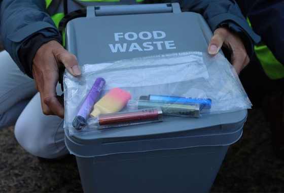 Vapes should be left on food waste bins in clear plastic bags