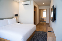 A hotel bedroom