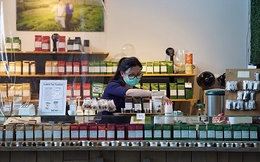 Deli counter worker wearing a face mask