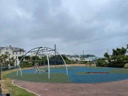 The Den playpark cocowave pendulum swing